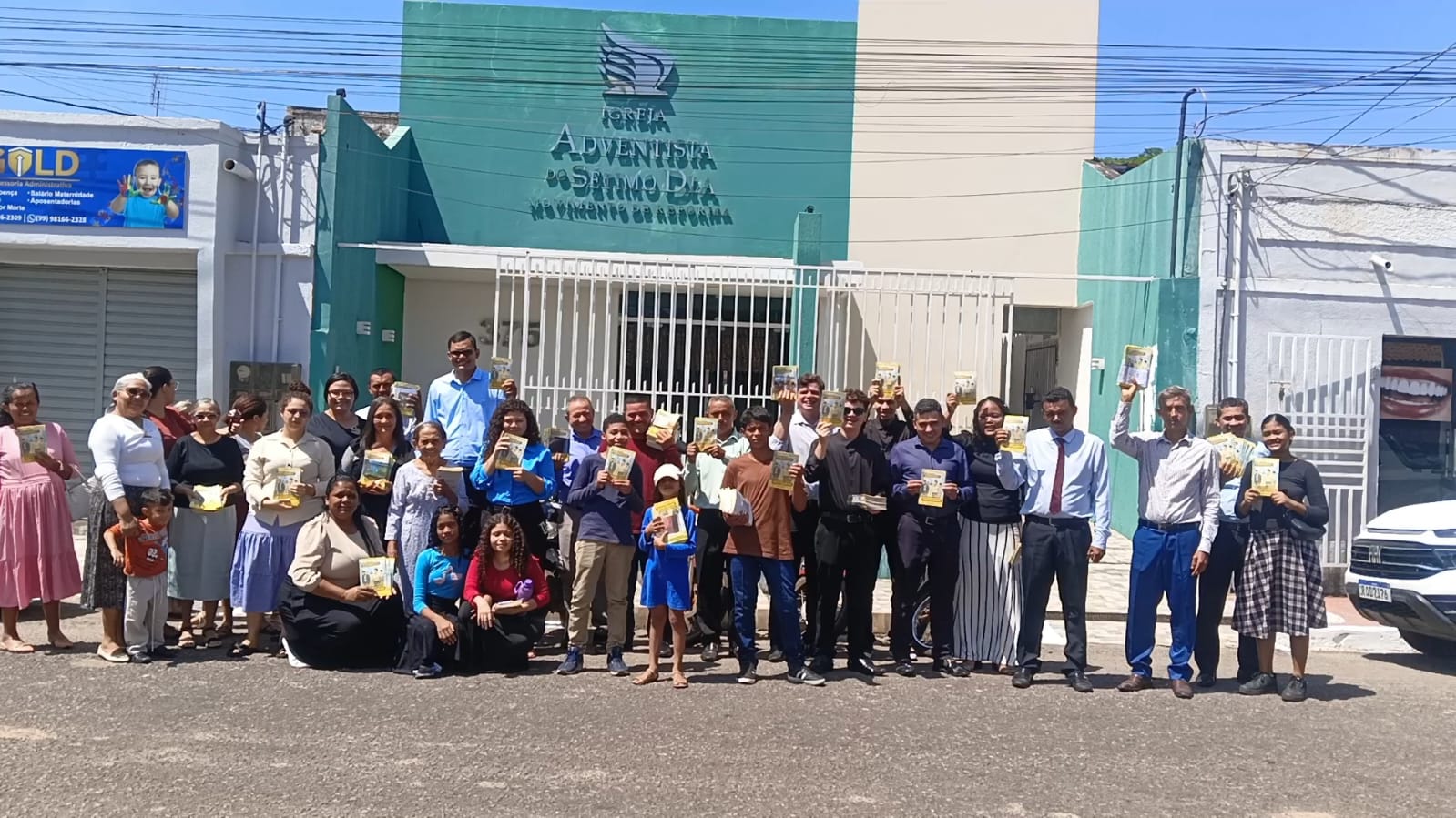 Irmãos de igreja de Balsas-MA, participando da Campanha Missionária "Impacto Vitória" na cidade.