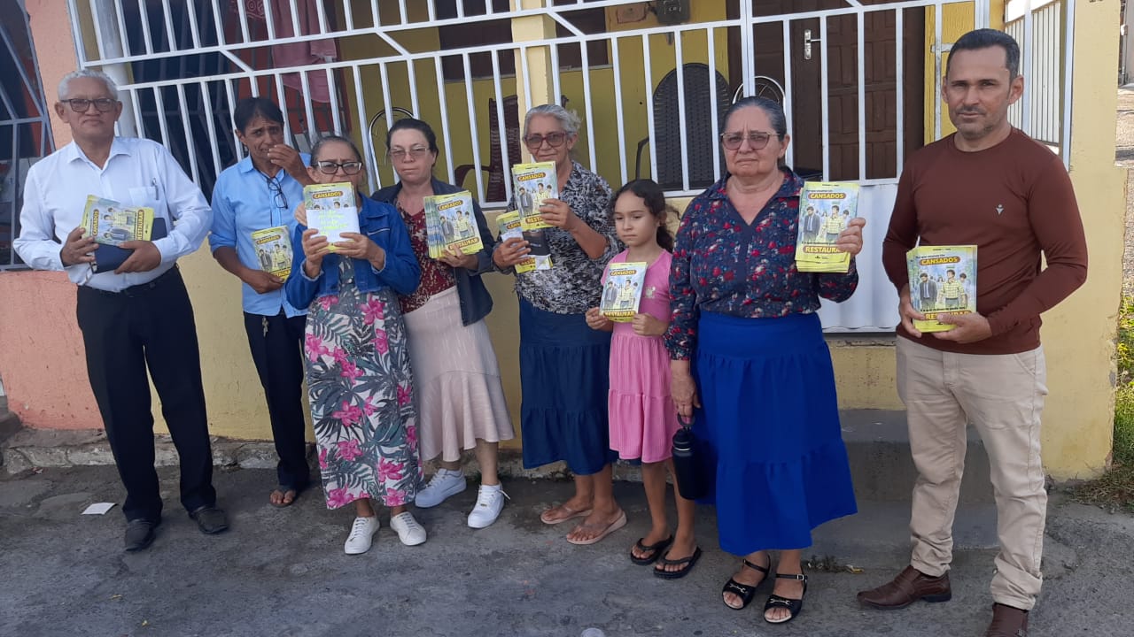 Igreja de Jucás-CE, realiza Impacto Vitória com distribuição de 300 revistas no bairro Cohab 3