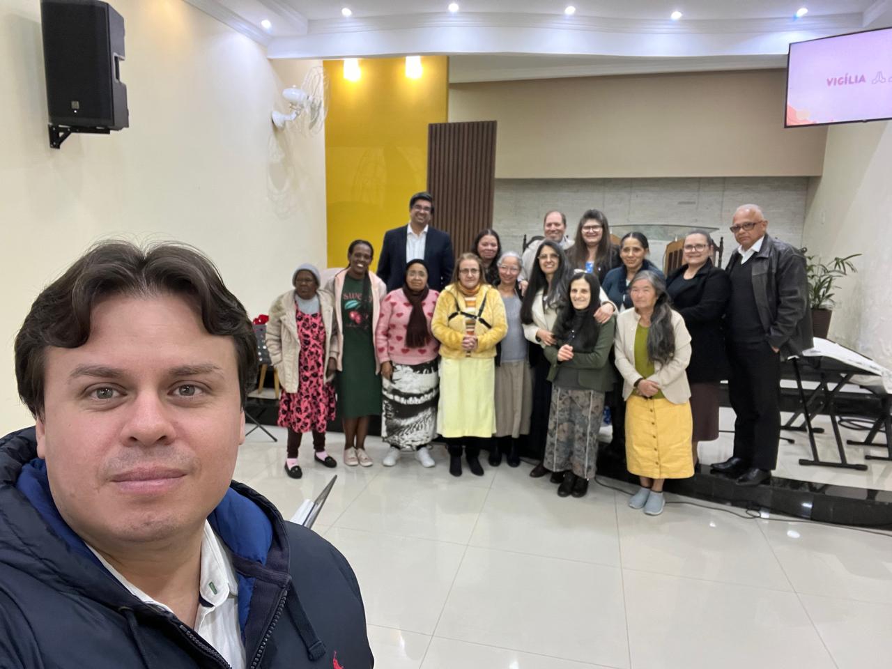 Vigília na Igreja Vila Curuçá reuniu fiéis em uma noite de oração e preparação espiritual