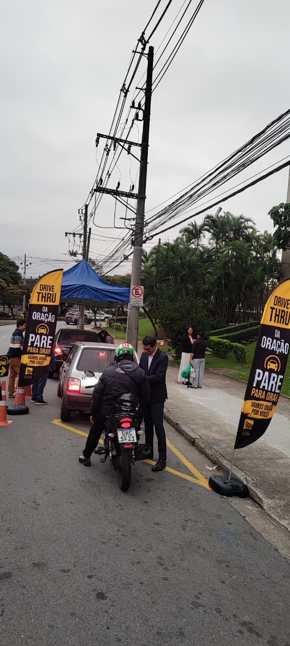 Drive Thru da Oração leva esperança ao Alphaville e emociona dezenas de pessoas em Barueri