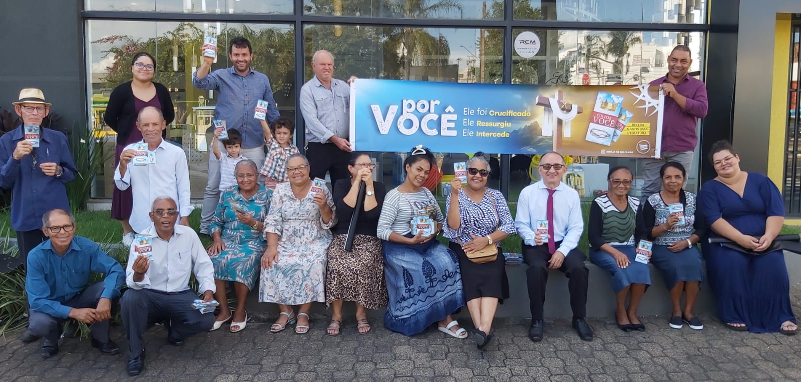 Campanha Evangelística de Páscoa mobiliza igrejas da ANESP na distribuição de folhetos
