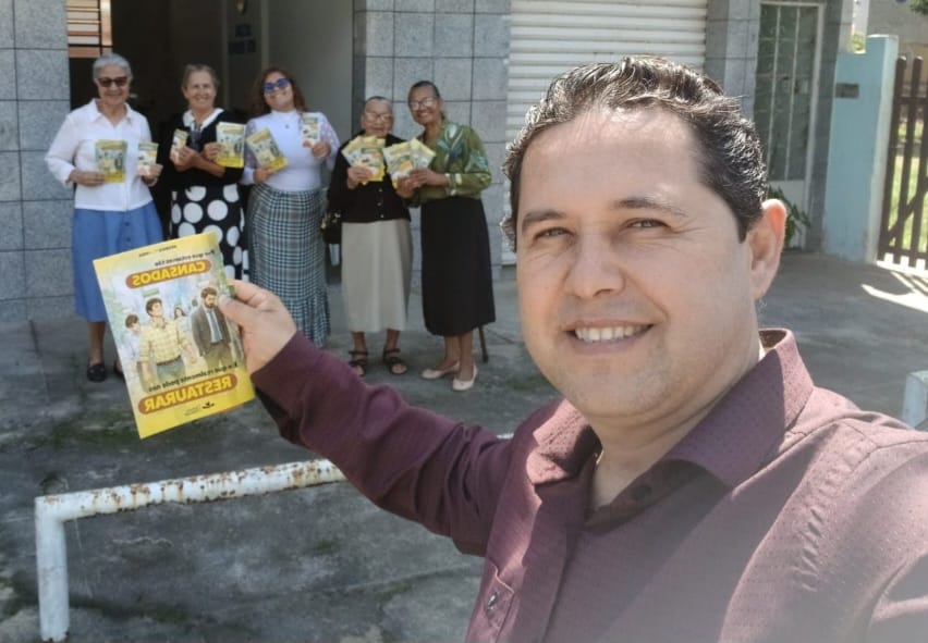Grupo de Itaoca distribui 800 literaturas em nova ação evangelística