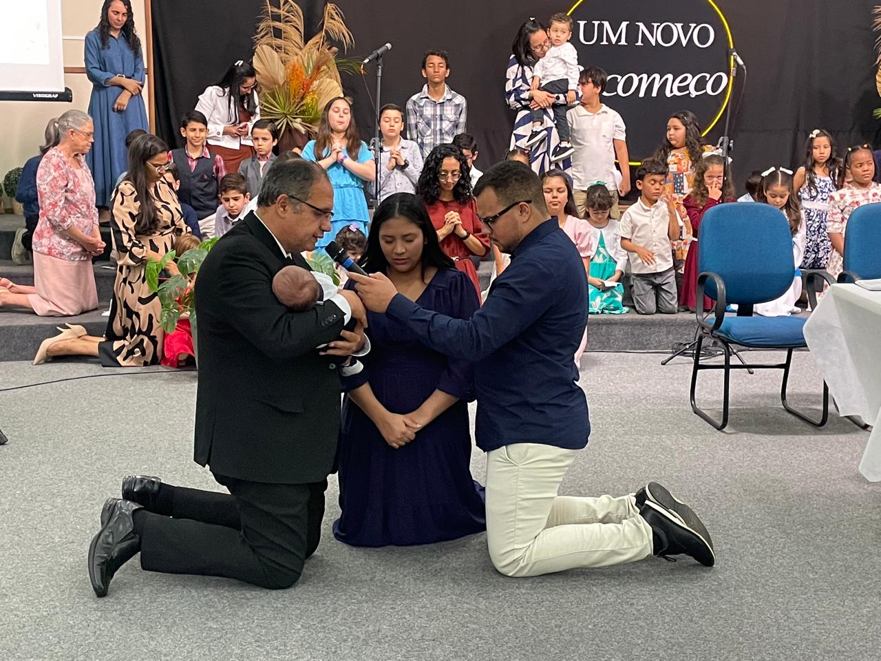 13° "Um Novo Recomeço" é marcado com apresentação de um bebê,mensagens transformadoras e cerimônia de batismo